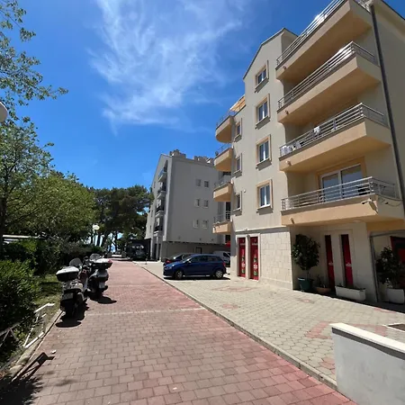 Apartamento Charmy For Two Next To The Makarska
